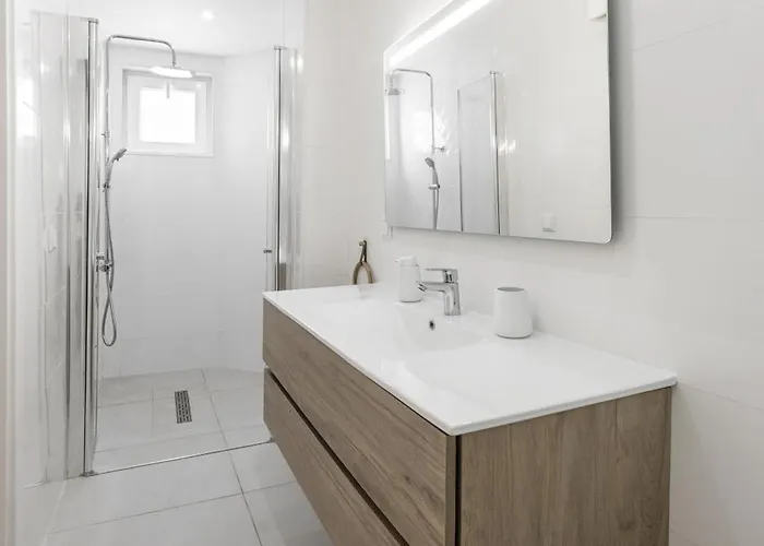 Surf & Chill Peniche *